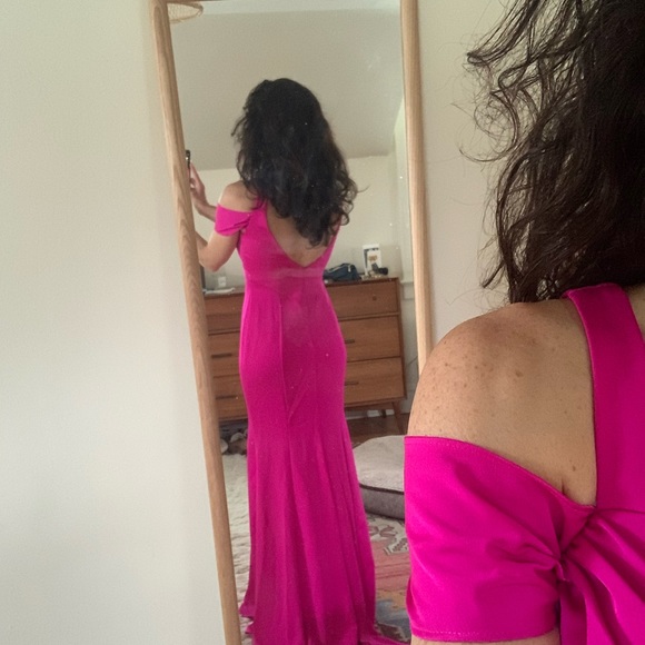 Brand new, never worn fuschia gown, size 0 - Picture 8 of 11
